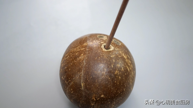 青椰子怎么打开，内行人开椰子取肉（超市买的青椰子怎么打开）