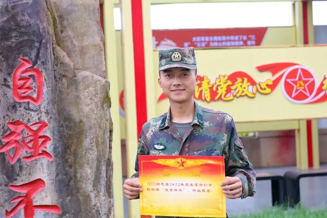 送新兵祝福语简短，家人送新兵祝福语简短（这份临别赠礼有点“硬”）