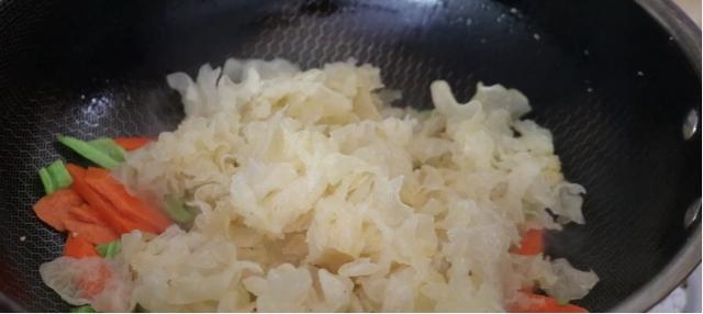 银耳泡多长时间最好，银耳要泡多长时间才是最正确的（别只是放清水了）