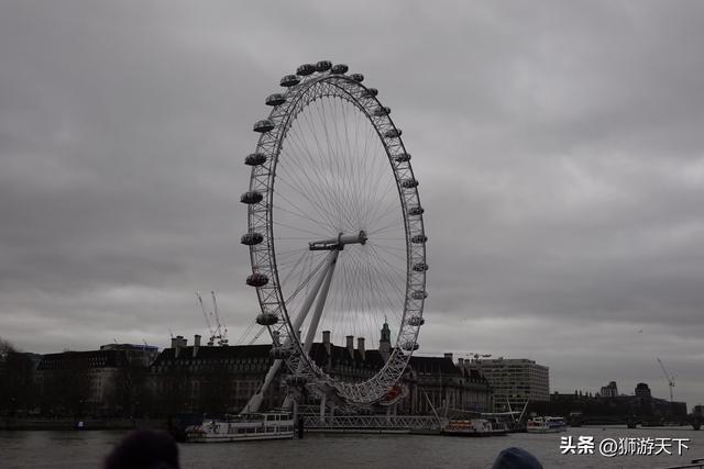 游玩英国伦敦大广场，<泰晤士河夜景>+阿拉法特广场