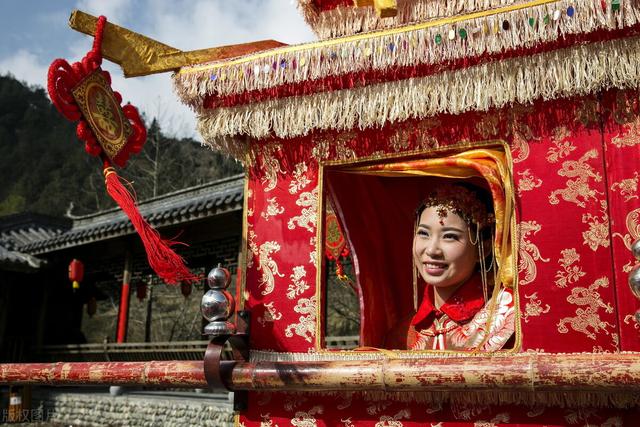 回族的习俗，关于回族的风俗（回族的婚俗和丧葬习俗你知道多少）