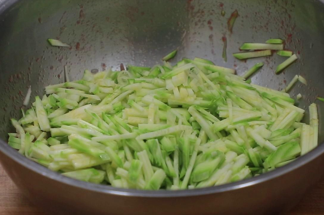 吃什么补钙最快最好，孕妇吃什么补钙最快最好（全家老小的钙都补足了）