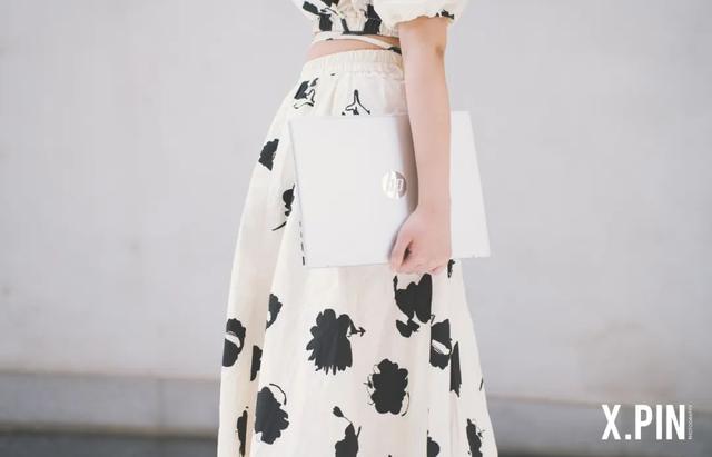 hp笔记本开机闪屏，电脑开机一直闪屏怎么办（可能会改变你对轻薄本的偏见）