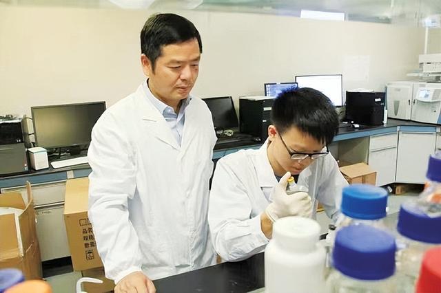 药剂学专业主要学什么，2021全国大学药剂学专业排名（药剂专业课程设置）