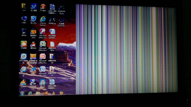 电脑屏幕一下黑一下亮,关于显示器一黑一亮的故障处理(电脑开机黑屏