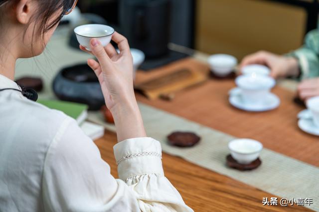 龙井茶是绿茶吗，龙井茶是绿茶吗?老年人膝盖疼有没有好办法（不同绿茶之间的8个不同点）