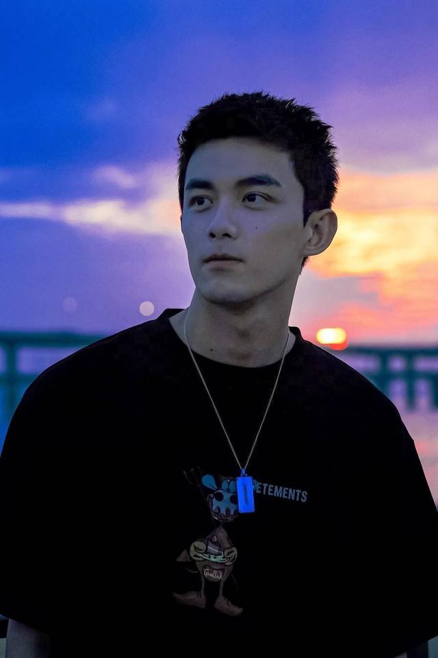 李庚希在哪上大学，李庚希哪个大学毕业的（低情商边程北电第一,李庚希落榜没读大学,艺考后鲜肉小花命运如何）