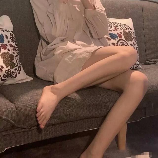 女孩微信头像文雅有气质，文艺有气质的微信女生头像  阳光触碰嘴角的弧度（别让时光偷走你上扬的嘴角）