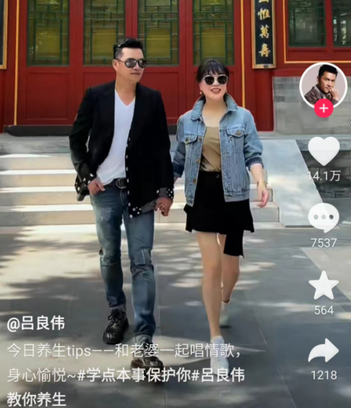 吕良伟国外旅游太潇洒！一件短袖上万元，戴大金表打扮好阔气