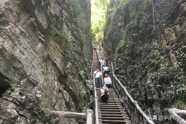 张家界玻璃桥旅游景点在哪里，张家界玻璃桥在哪里啊（张家界大峡谷玻璃桥）