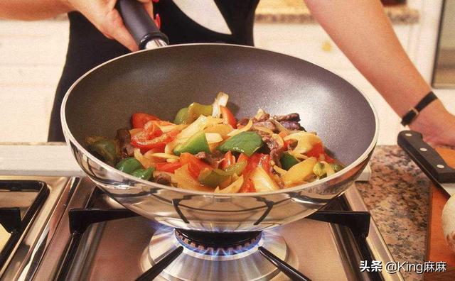 麦饭石不粘锅的危害，麦饭石不粘锅三大毒性大揭秘（而是用过之后的教训）