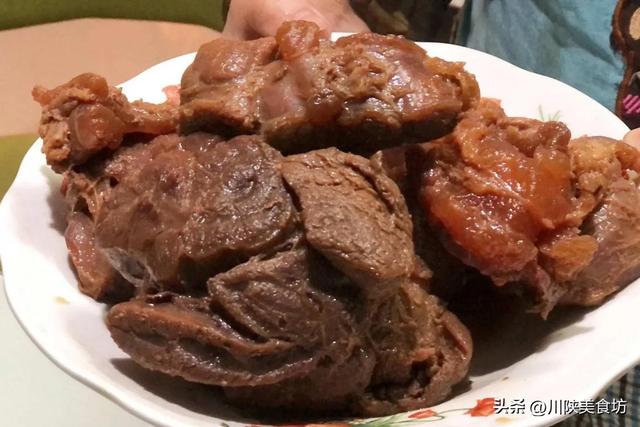 怎样分辨母猪肉和牛肉，怎样辨别公牛肉和母牛肉（教你鉴别真假卤牛肉）