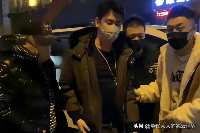 德云社新人八队，“狗子”张九南“秒怂”。