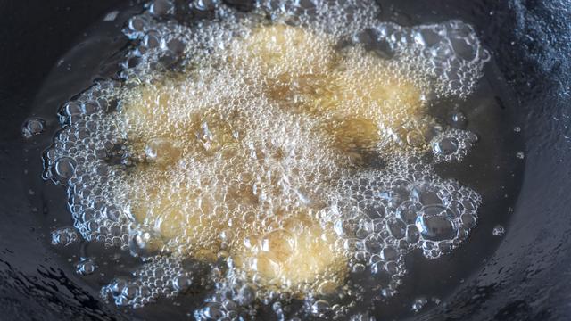 年夜饭怎么做炸货，过年吃的炸货（8道过年必备炸货）