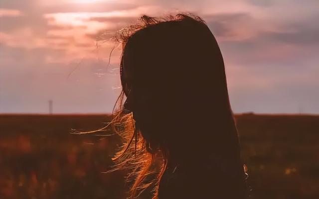 伤感微信昵称女，伤感心痛的微信昵称女（微信写过的伤感签名）