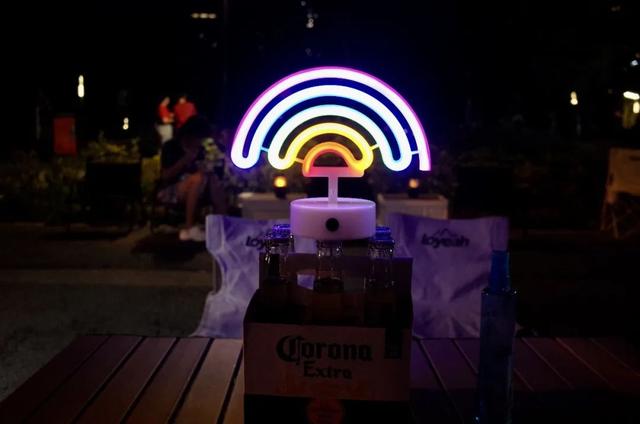 一句话霸气欢迎词，一句话欢迎词口号（三色路啊，就是不夜城）