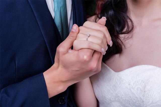 在异性之间是否有纯友谊，异性之间的纯友谊