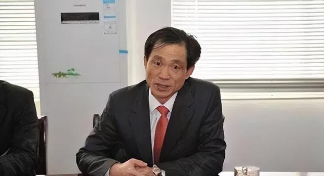 董事长、总裁、ceo哪个最大 董事长职位最大，董事长、总裁、ceo哪个最大（十大东山再起的顶级企业家）