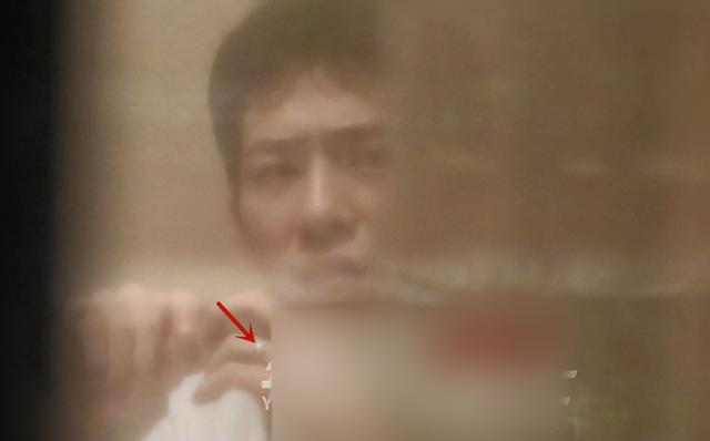 女生右手无名指带戒指什么意思，井柏然聚会开怀畅饮（女生右手无名指带戒指表示什么）