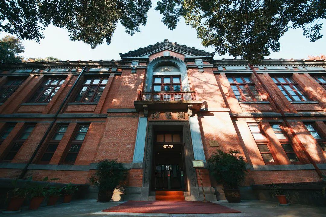 浙江大学主校区(浙江大学各个校区简介)