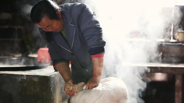 打糍粑是什么意思，武汉话打糍粑是什么意思（贵州乡村年味浓）