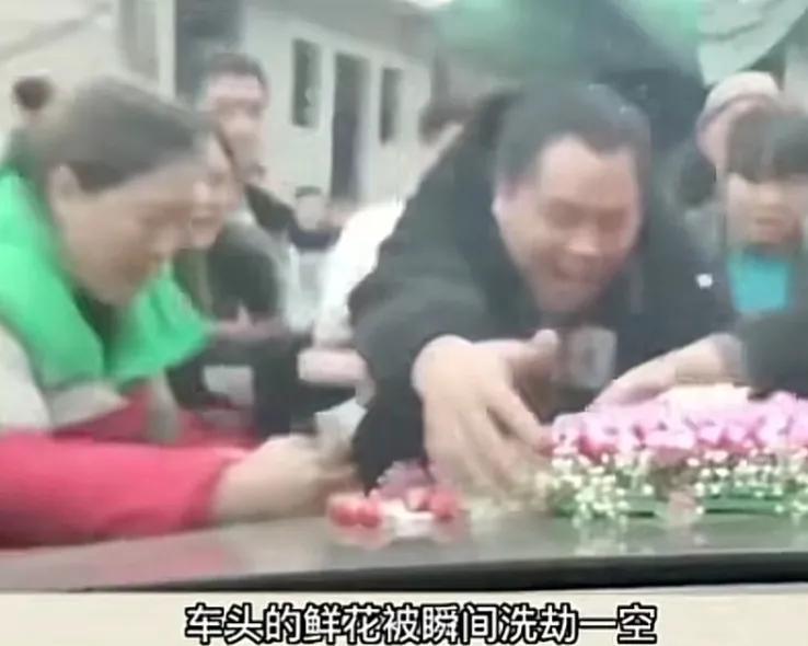 劳斯莱斯小金人多少钱(全球最贵的车排名第一)