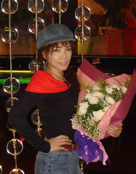 韩宝仪的歌曲大全100首，流行歌曲100首（穿吊带扎马尾似20岁）