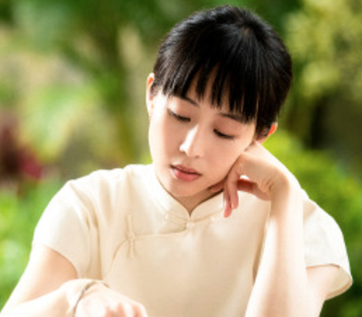 甜妹田曦薇，微信头像，甜妹田曦薇（迪丽热巴扛不住齐刘海）