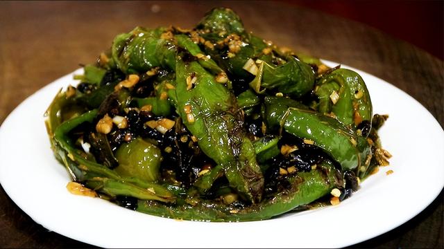 虎皮青椒的制作方法，虎皮青椒酿肉的制作方法（令人食欲大增、欲罢不能的下饭菜）