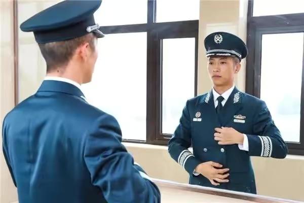 文职干部技术级别与军衔级别，文职军衔图片（军官、文职干部、文职人员和文艺兵）