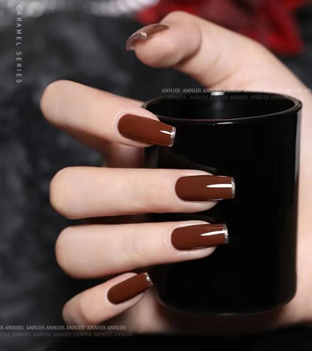 什么款式的美甲好看又显高贵，推荐几个美甲款式（秋冬千金/御姐/贵妇美甲合集来了）