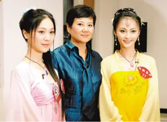 姚笛现状如何，身材高挑气质十足（姚笛：和文章当街拥吻）