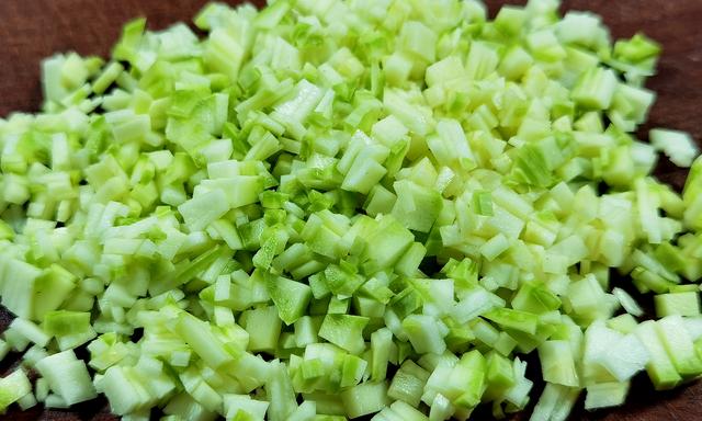 冬瓜怎么做好吃，炒冬瓜怎么做好吃（清炒、包饺子都好吃）