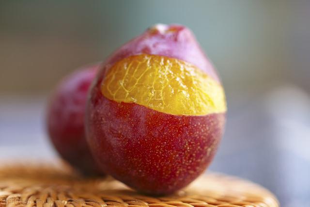 西梅的皮可以吃吗，西梅皮可以吃不（宝宝西梅泥怎么做）