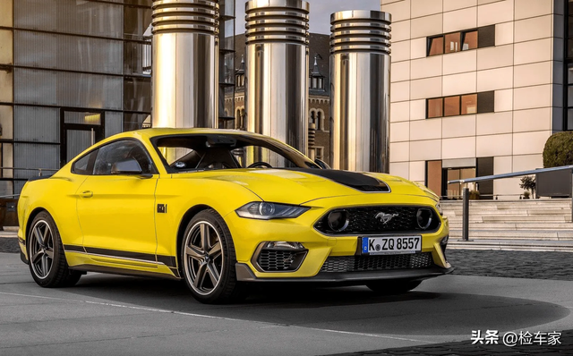 野马眼镜蛇跑车报价，福特野马眼镜蛇报价（V8发动机+1000匹马力）