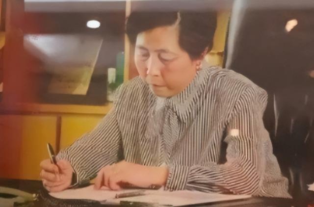 老干妈陶华碧有几个孩子，陶华碧和老干妈（一个砸了“老干妈”的招牌）