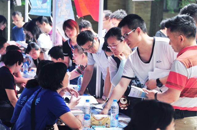 高考结束后多久出成绩，高考成绩公布后多久出分数线（高考录取结果，多久可以查到）