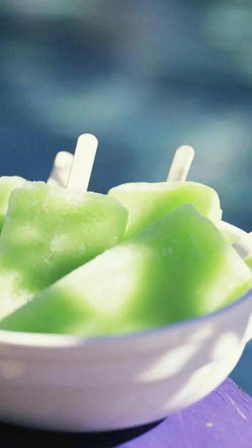 小清新好看的冰淇淋图片大全 夏天就是要来一支冰激凌吃的啊,小清新冰淇淋背景图(冰激凌壁纸:夏日炎炎) 小清新好看的冰淇淋图片大全 夏天就是要来一支冰激凌吃的啊,小清新冰淇淋背景图(冰激凌壁纸:夏日炎炎)