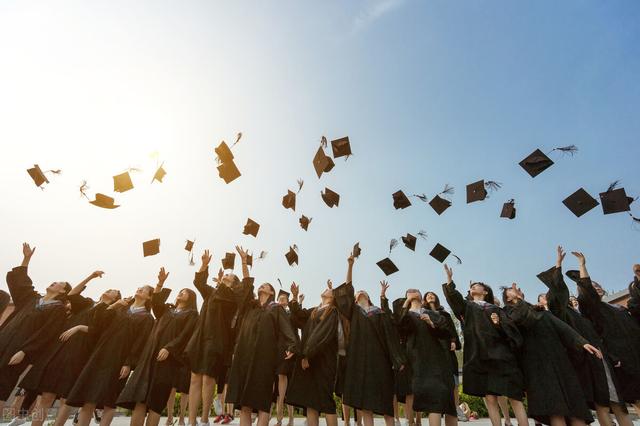 同事离职赠言8个字祝福，同事离别赠言8个字唯美（毕业季有哪些好的赠言文案）