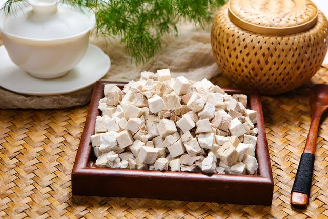 头发一天长多少，人的头发每天会长多长（31岁女士脱发十来年）