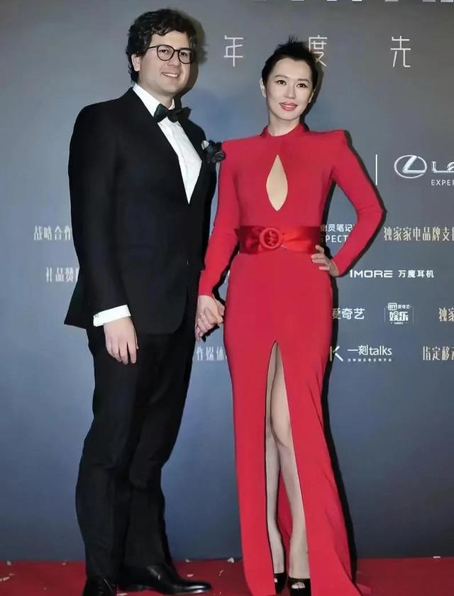 影视演员闫妮个人简历，余男：我们的四十岁不是豆腐渣