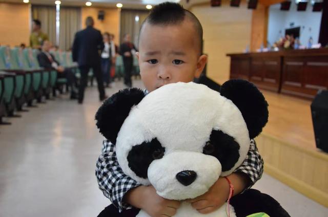 儿童生日祝福语，送给孩子生日祝福语八个字霸气（安娟英：鑫儿十岁生日祝贺词）