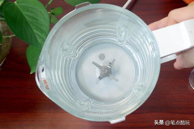 小米破壁机怎么使用，小米破壁机怎么使用教程（米家智能小破壁料理机体验）