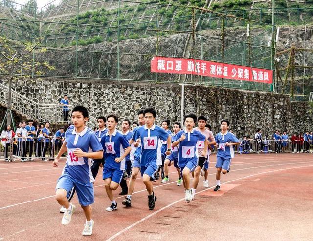 深圳盐田高级中学，2021深圳市盐田高级中学高考喜报成绩、本科特控线上线人数情况（深圳市最美的全海景学校）