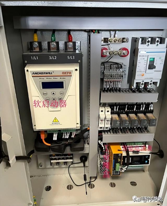 什么是软启动器，什么是软启动器与变频器有什么区别（软启动控制居然是老电工心里的“刺”）