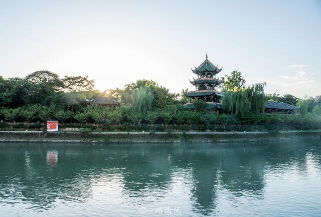 成都附近旅游景点排名，成都景点排行榜前十名（成都三个景色迷人的旅游胜地）