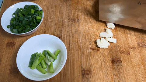 肉炒土豆丝怎么炒好吃，土豆丝炒肉怎样炒好吃（土豆肉丝在家这样做）