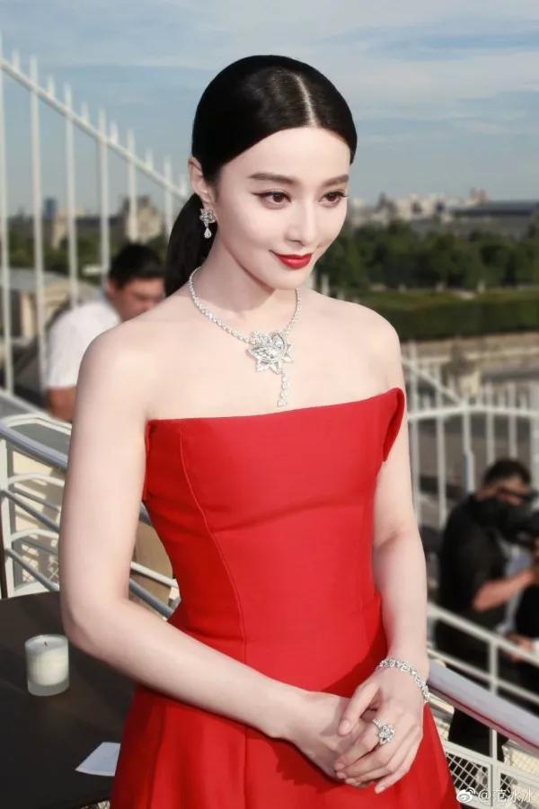 穿黑色衣服代表什么意思，黑色衣服代表什么象征意义（喜欢穿什么颜色的衣服和性格有关系）