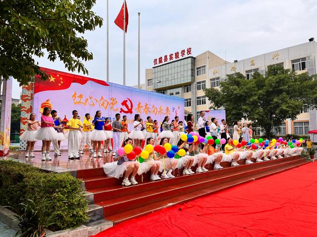 现代舞串词，青春活力现代舞串词（青春向未来”---仪陇县实验学校庆五四文艺演出）