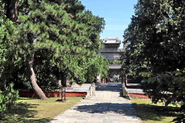 北京香山公园里面都有哪些寺庙，香山公园里面的寺庙（碧云寺金刚宝座塔）
